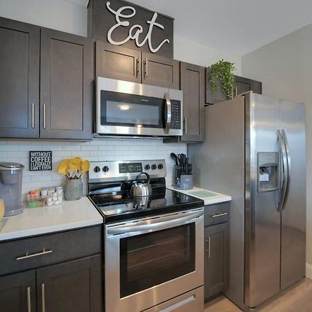 Beautiful 2Br Apt/Ewr Airport/King /Free Parking Newark Bagian luar foto