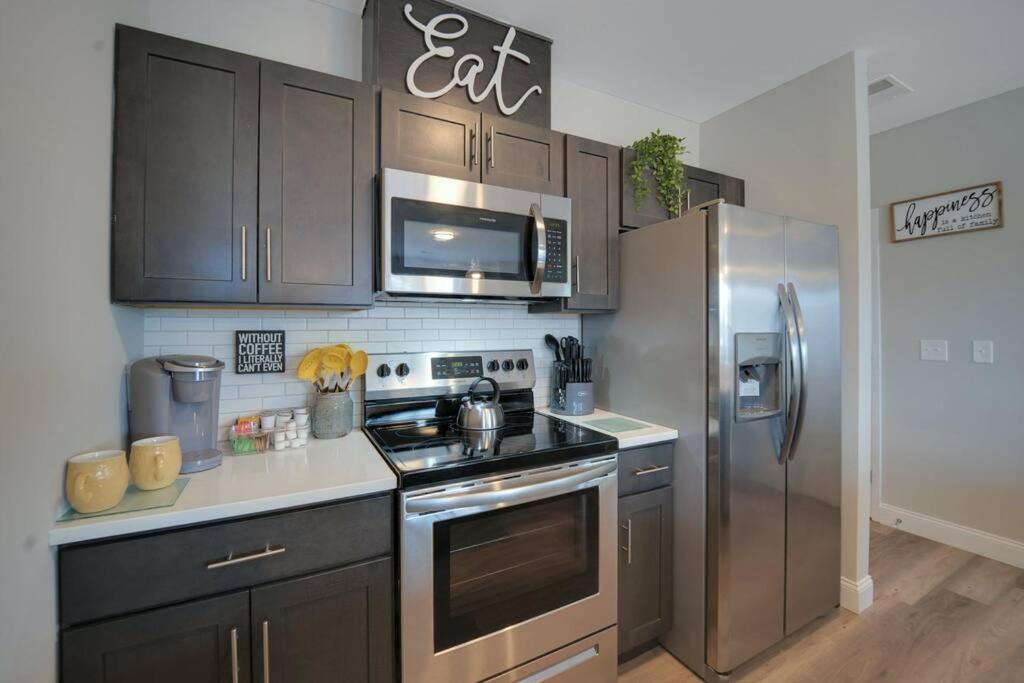 Beautiful 2Br Apt/Ewr Airport/King /Free Parking Newark Bagian luar foto