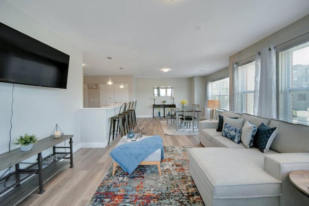 Beautiful 2Br Apt/Ewr Airport/King /Free Parking Newark Bagian luar foto