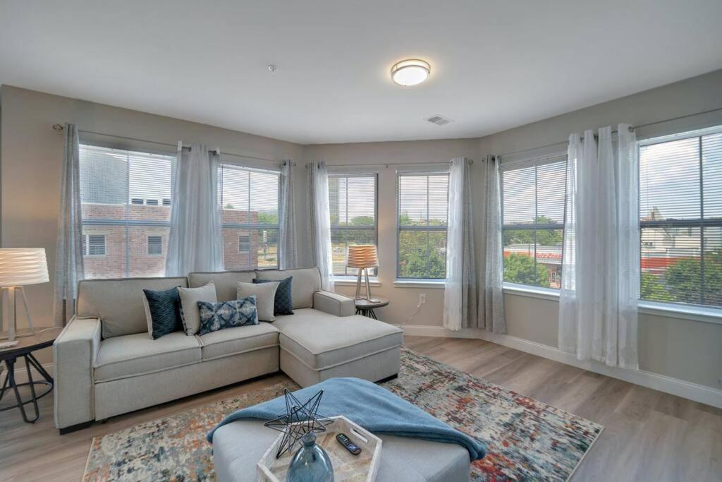 Beautiful 2Br Apt/Ewr Airport/King /Free Parking Newark Bagian luar foto