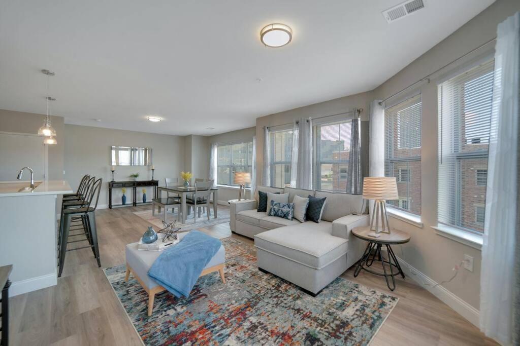 Beautiful 2Br Apt/Ewr Airport/King /Free Parking Newark Bagian luar foto