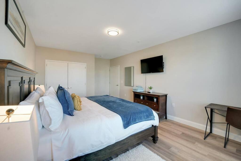 Beautiful 2Br Apt/Ewr Airport/King /Free Parking Newark Bagian luar foto