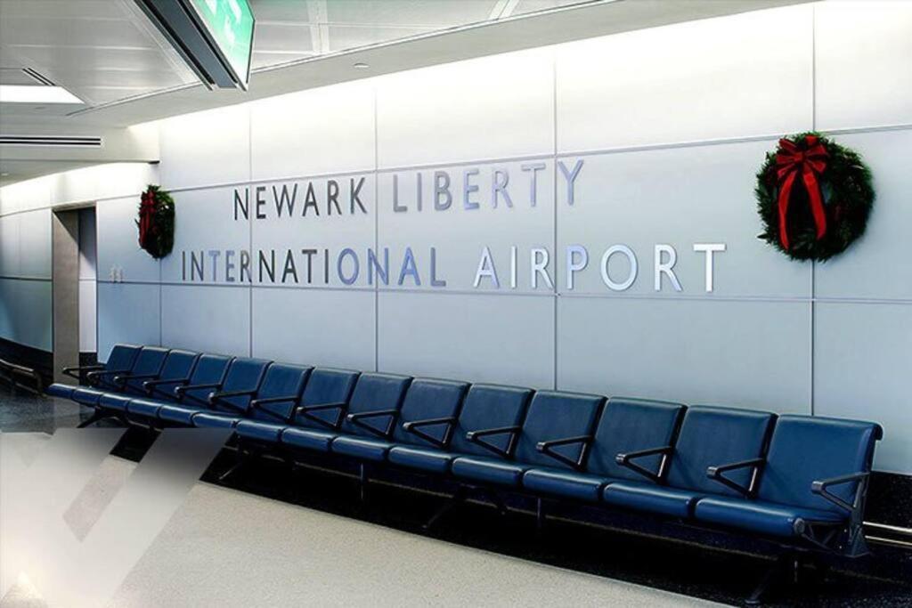 Beautiful 2Br Apt/Ewr Airport/King /Free Parking Newark Bagian luar foto