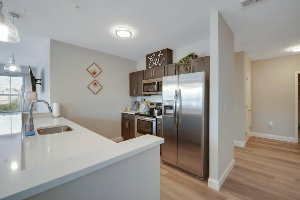 Beautiful 2Br Apt/Ewr Airport/King /Free Parking Newark Bagian luar foto