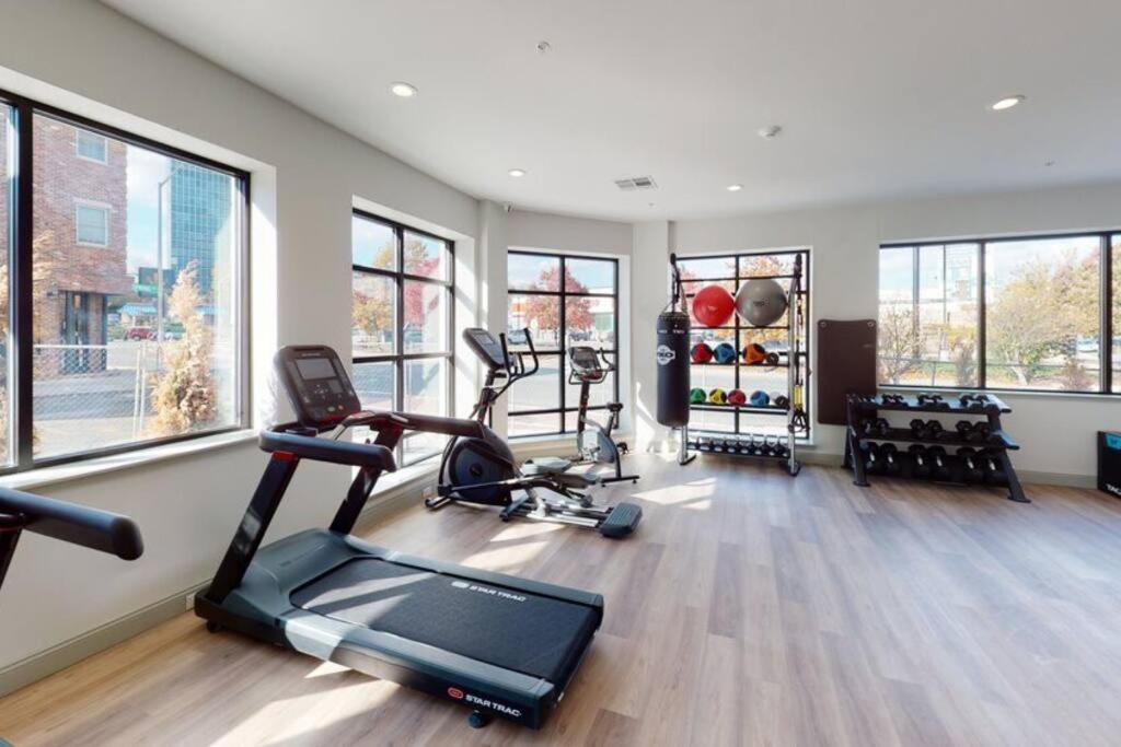 Beautiful 2Br Apt/Ewr Airport/King /Free Parking Newark Bagian luar foto