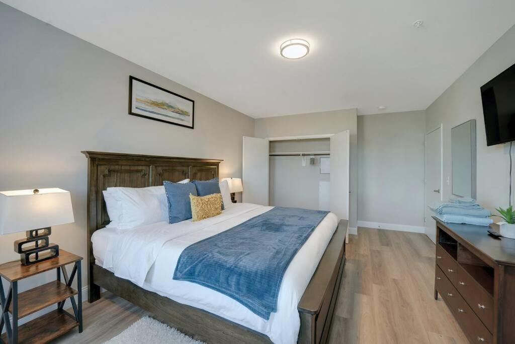 Beautiful 2Br Apt/Ewr Airport/King /Free Parking Newark Bagian luar foto