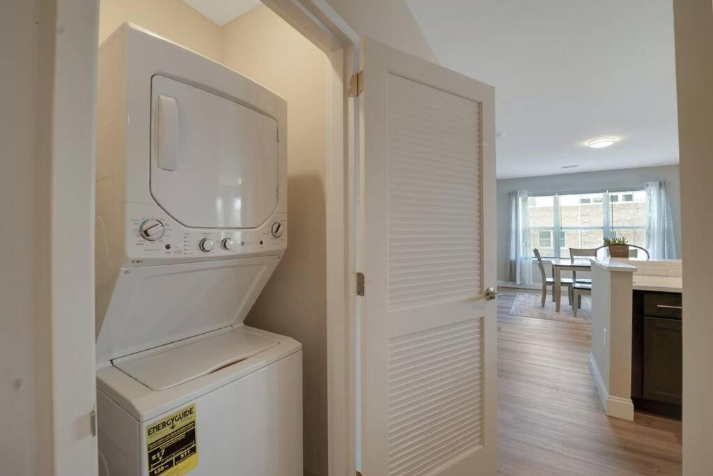 Beautiful 2Br Apt/Ewr Airport/King /Free Parking Newark Bagian luar foto